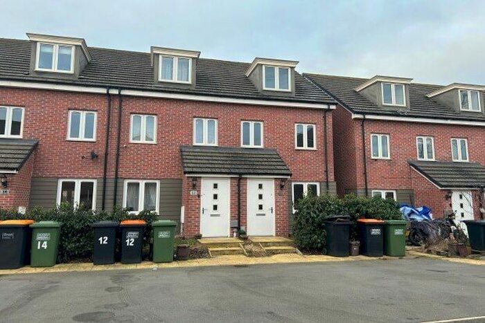 3 Bedroom Property To Rent In Condor Drive, Leighton Buzzard, LU7