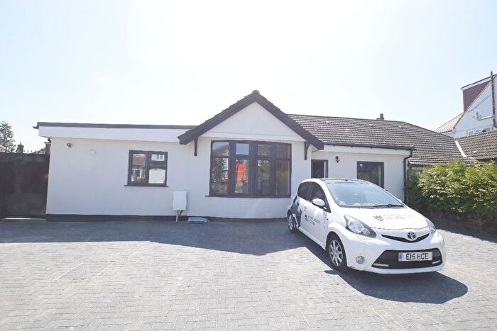 6 Bedroom Bungalow To Rent In The Meadow Way, Harrow, HA3