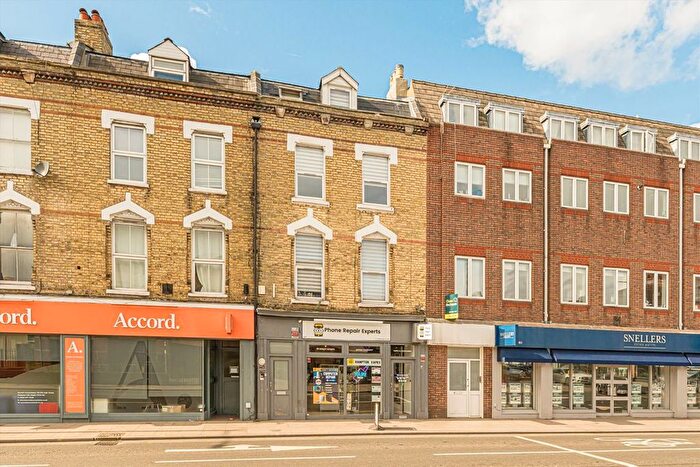 2 Bedroom Flat To Rent In High Street, Hampton, TW12