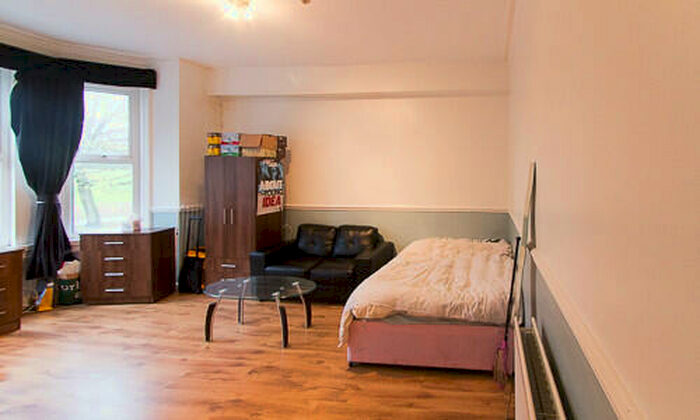 1 Bedroom House To Rent In Hyde Park Road, Leeds, LS6