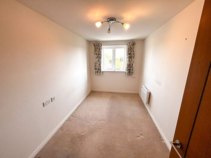 2 Bedroom Flat To Rent In Farringford Court Avenue Road, Lymington, Hampshire, SO41