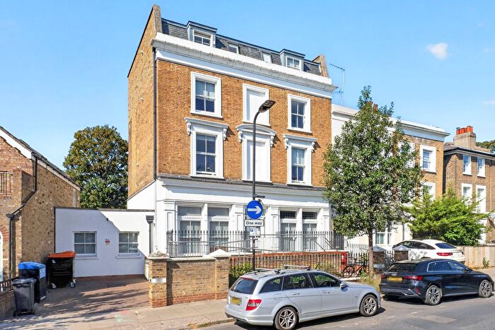 1 Bedroom Flat To Rent In Navarino Road, London, E8