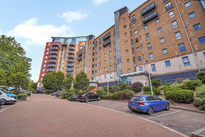 2 Bedroom Flat For Sale In Hanover Avenue, E16