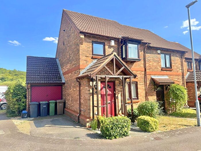 3 Bedroom Semi Detached House To Rent In Prestwick Close, Luton, LU2