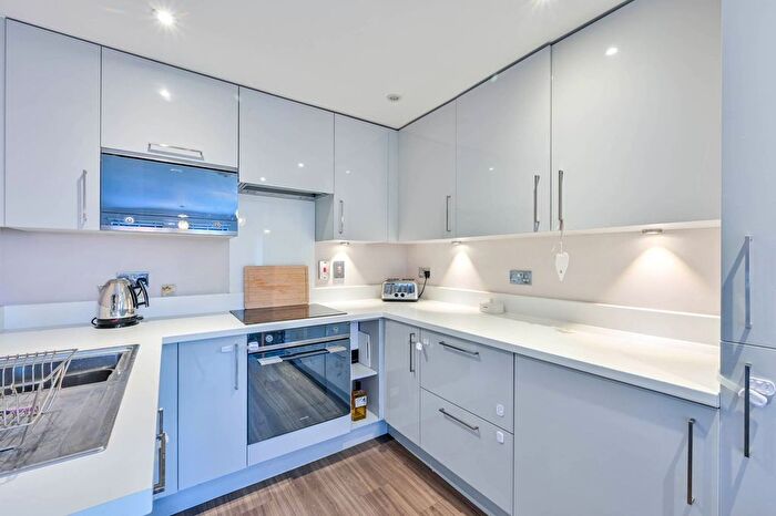 1 Bedroom Flat For Sale In Kingston Hill, Kingston, Kingston Upon Thames, KT2