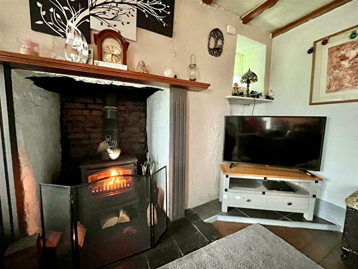 2 Bedroom Cottage For Sale In New Road, Littledean, Cinderford, GL14