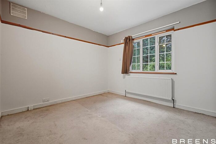 2 Bedroom Flat For Sale In Hertford Road, Enfield, EN3