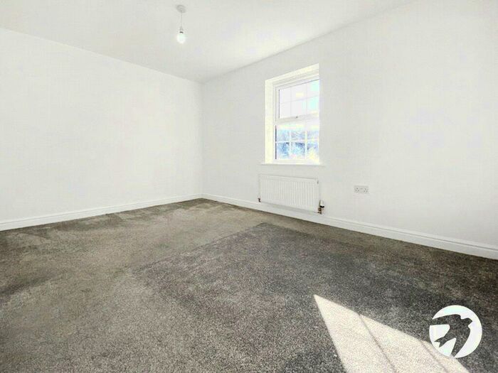 4 Bedroom Town House To Rent In Rileys Park Drive, Rochester, ME2