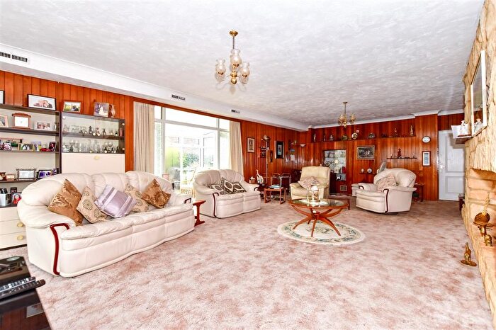 2 Bedroom Detached Bungalow For Sale In North Pole Road, Barming, Maidstone, Kent, ME16