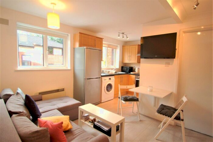 2 Bedroom Flat To Rent In Winchester Court, London Road, High Wycombe, Buckinghamshire HP11