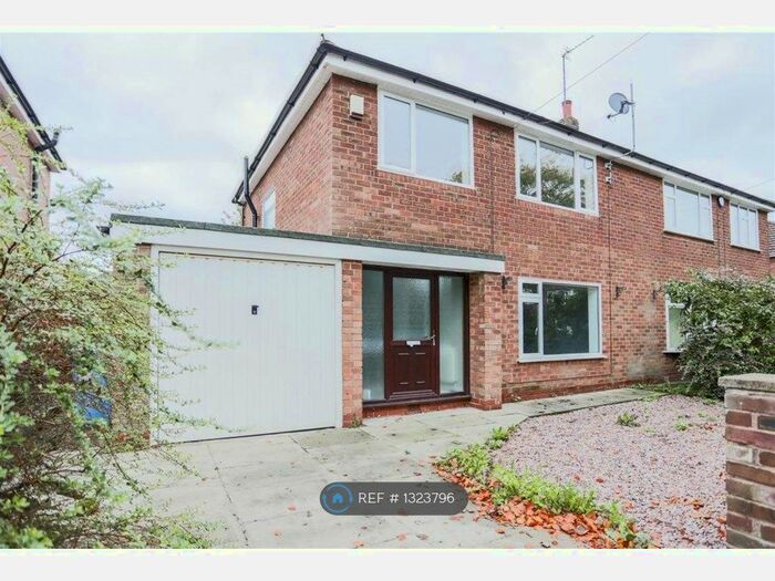 3 Bedroom Semi-Detached House To Rent In Hazelhurst Road, Worsley, Manchester M28