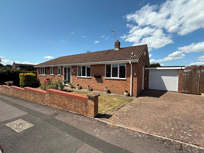 3 Bedroom Bungalow To Rent In Jubilee Drive, Failand, North Somerset, BS8