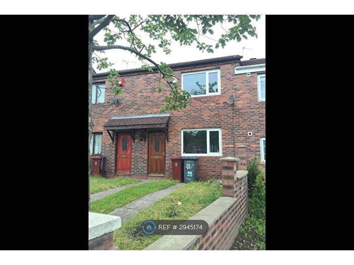 2 Bedroom Semi-Detached House To Rent In Chime Bank, Manchester, M8