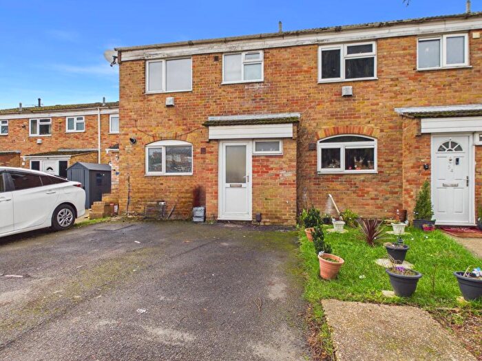 3 Bedroom Terraced House For Sale In Pennine Road, Slough, Berkshire, SL2