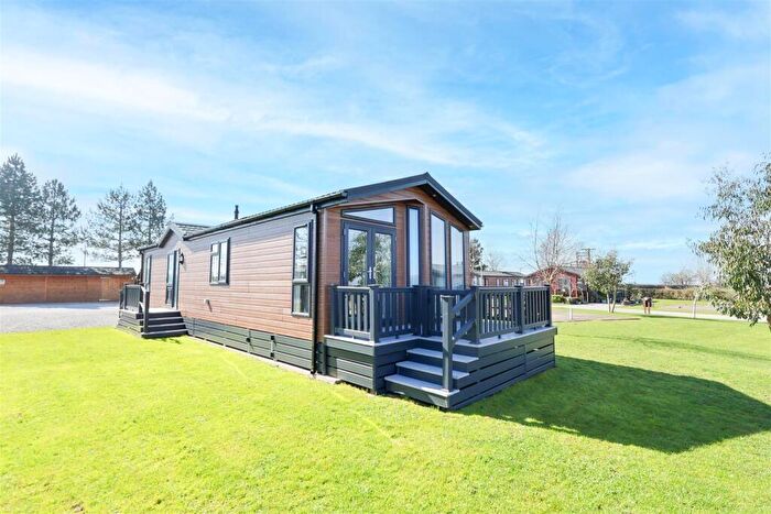 2 Bedroom Lodge For Sale In MIll Lane, Hawksworth, Leeds, LS20