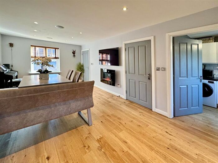 5 Bedroom Detached House For Sale In Henry Moore Court, Woolley Grange, Barnsley, S75