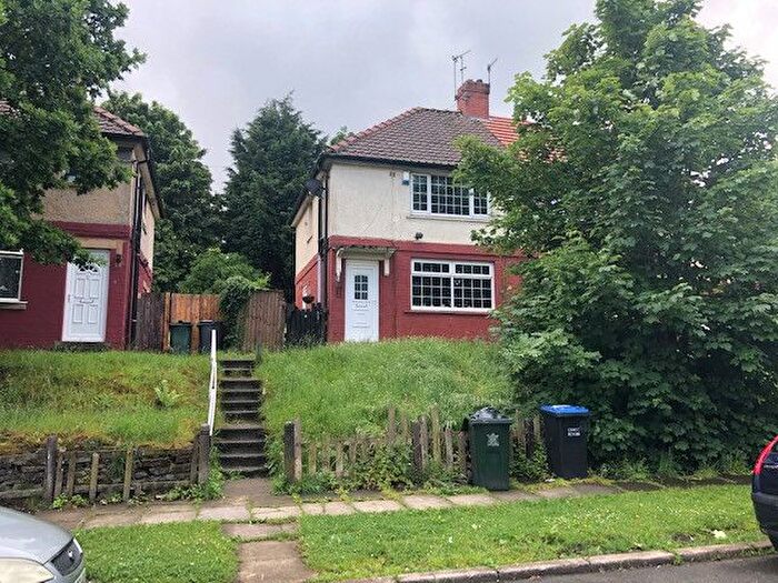 3 Bedroom Semi-Detached House To Rent In Walden Drive, Bradford, West Yorkshire, BD9