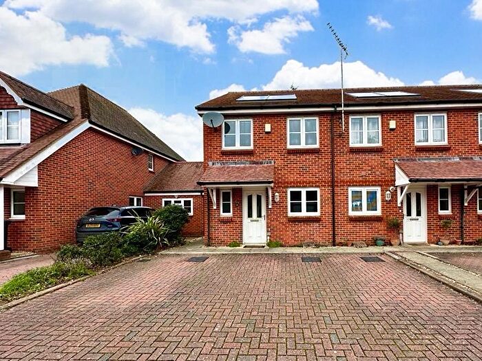 2 Bedroom End Of Terrace House To Rent In Hunts Close, Winchester, SO21