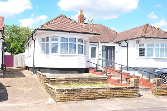 3 Bedroom Bungalow To Rent In Cavendish Avenue, Ruislip, HA4