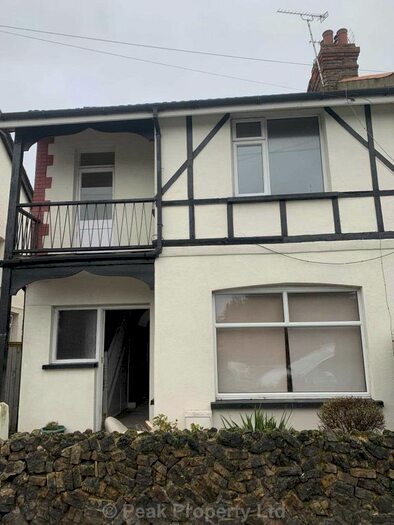 Semi-Detached House To Rent In Stornoway Road, Southend On Sea, SS2