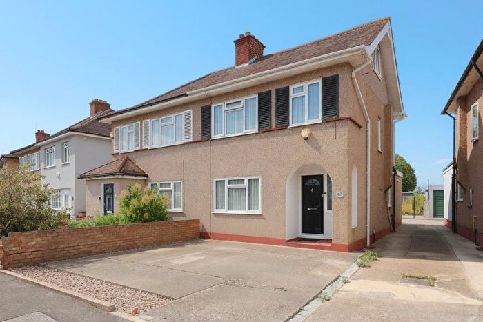 4 Bedroom Semi-Detached House For Sale In Goshawk Gardens, Hayes, UB4