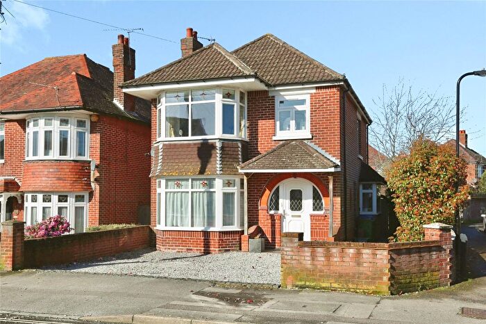 3 Bedroom Detached House For Sale In Whites Road, Southampton, Hampshire, SO19