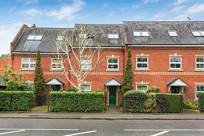 1 Bedroom Flat For Sale In Victoria Mews, St. Judes Road, Englefield Green, Egham, TW20