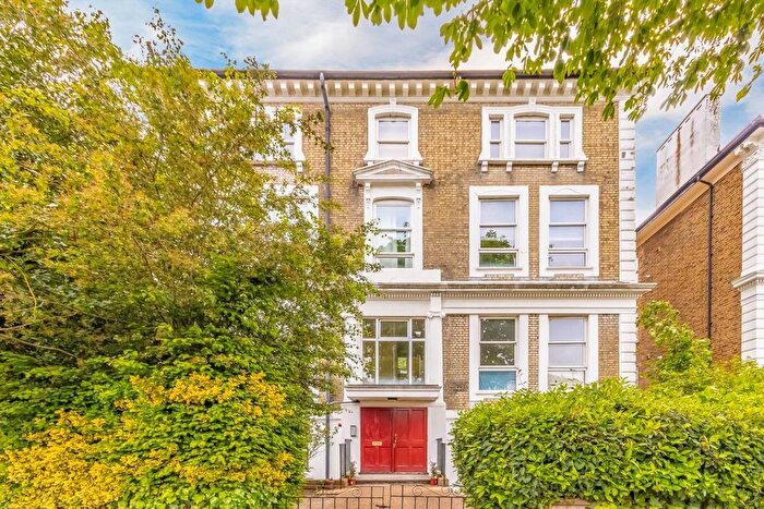 1 Bedroom Flat To Rent In Avenue Elmers, Surbiton, KT6