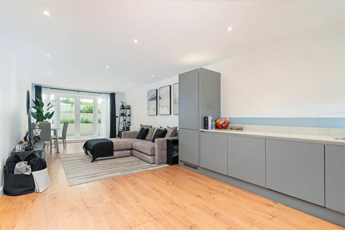 3 Bedroom Flat For Sale In Selcroft Road, Purley, CR8