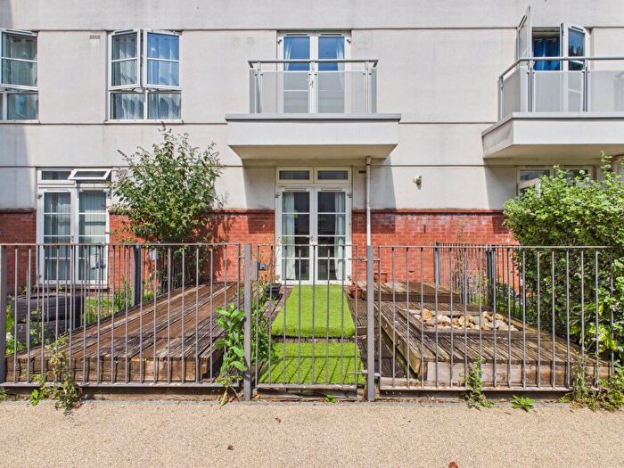 4 Bedroom Terraced House For Sale In Woodford Road, Leicester, LE2