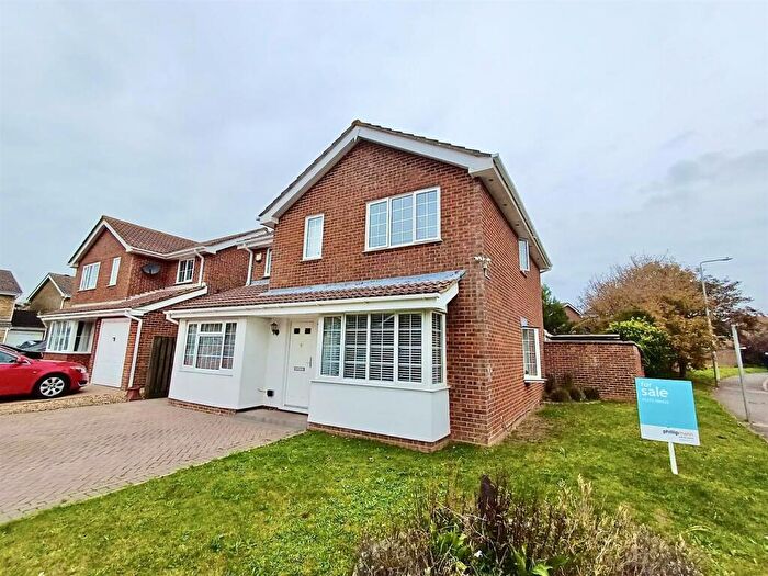 5 Bedroom Detached House For Sale In Chatsworth Avenue, Telscombe Cliffs, Peacehaven, BN10