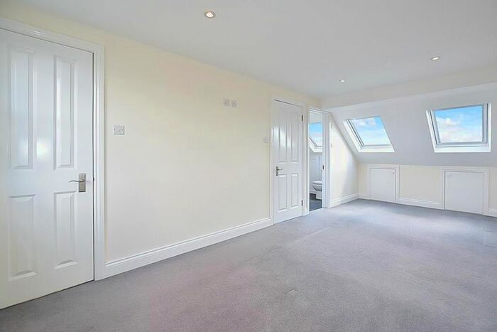 2 Bedroom Flat To Rent In Kings Road, Kingston Upon Thames, KT2