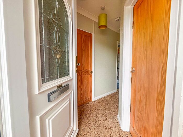 2 Bedroom Semi-Detached Bungalow For Sale In Rectory Road, Hawkwell, SS5