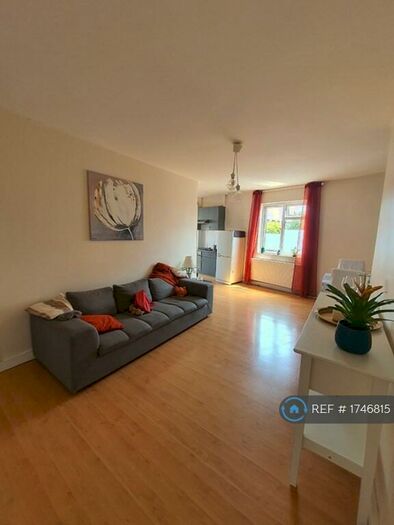 3 Bedroom Maisonette To Rent In Colliers Wood, Colliers Wood, CR4