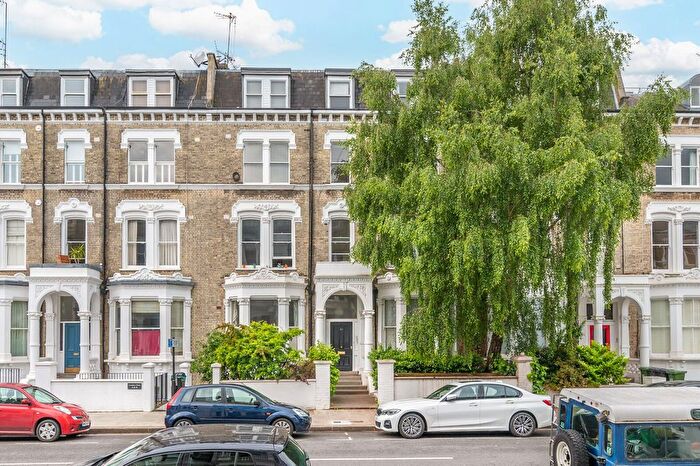 2 Bedroom Flat To Rent In Sinclair Road, Brook Green, London, W14