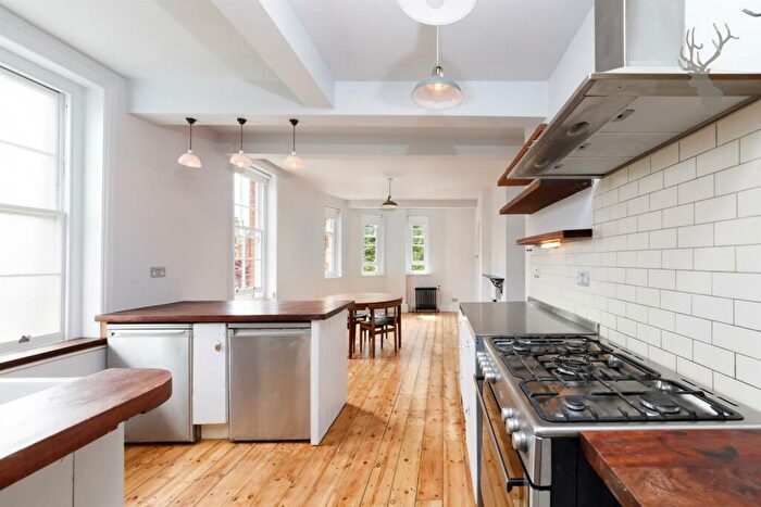 3 Bedroom Flat To Rent In Arnold Circus, Shoreditch, London, E2