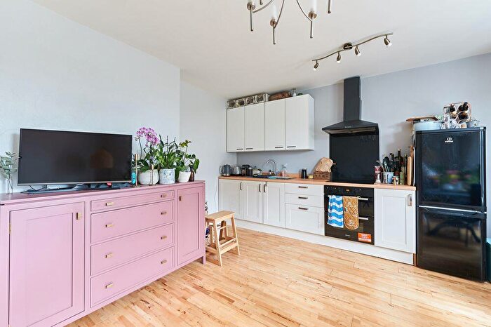 2 Bedroom Apartment To Rent In Lime Grove, Bath, BA2