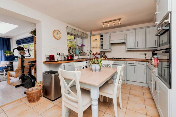 3 Bedroom Semi-Detached House For Sale In Denny Isle Drive, Severn Beach, Bristol, BS35