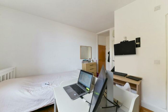 Flat To Rent In Holloway Road, London, N19