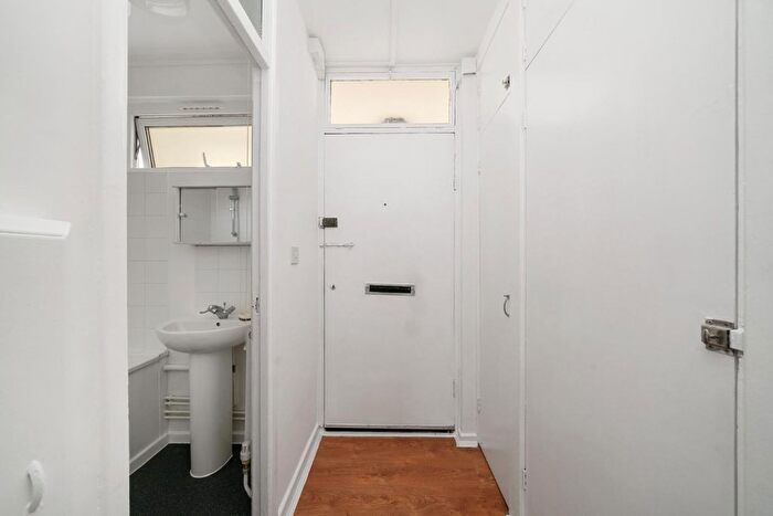 1 Bedroom Flat For Sale In Columbia Road, Shoreditch, E2