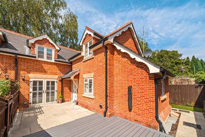 4 Bedroom Semi-Detached House For Sale In Gosport Lane, Lyndhurst, SO43