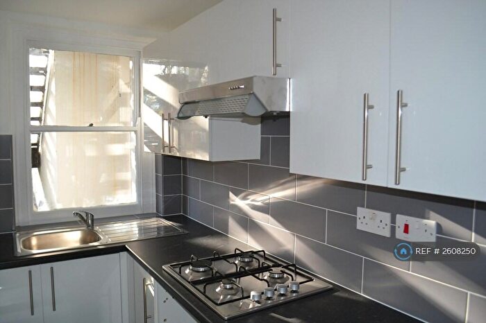 2 Bedroom Flat To Rent In Queens Road, London, SE15