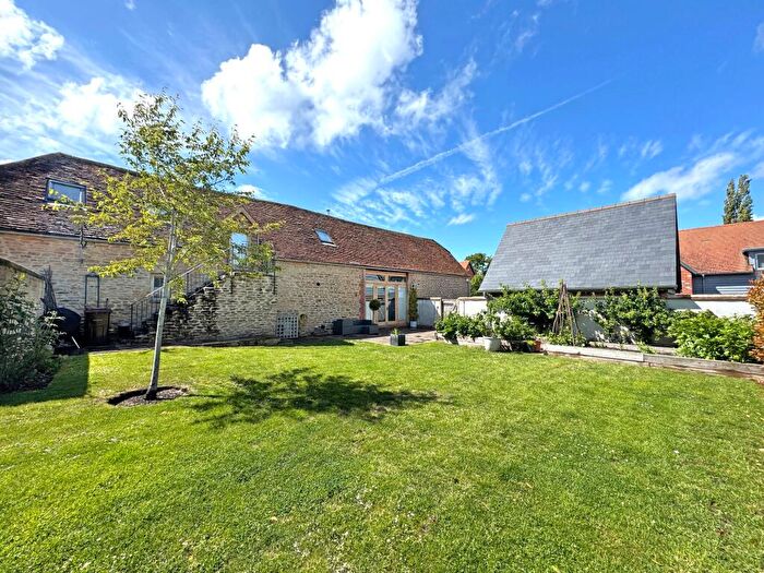 4 Bedroom Barn Conversion For Sale In St. James Way, West Hanney, OX12