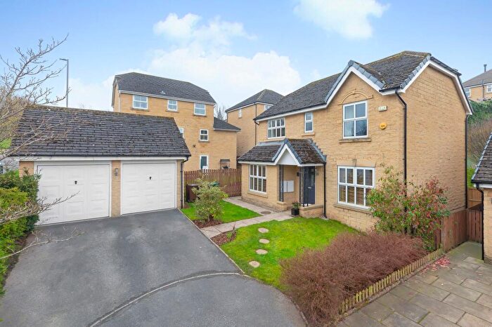 4 Bedroom Detached House For Sale In Tenterfields, Apperley Bridge, BD10