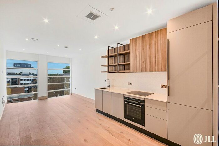 2 Bedroom Flat To Rent In Clapham Road, London, SW9