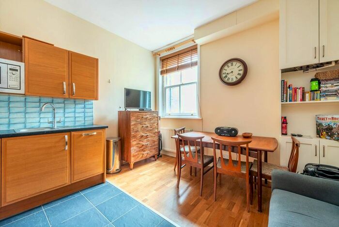 2 Bedroom Flat To Rent In York Street, Twickenham, TW1