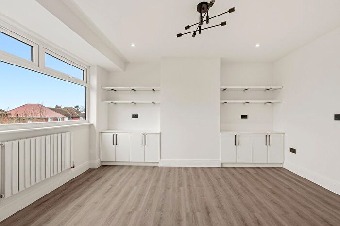 2 Bedroom Maisonette For Sale In Villiers Close, Surbiton, KT5