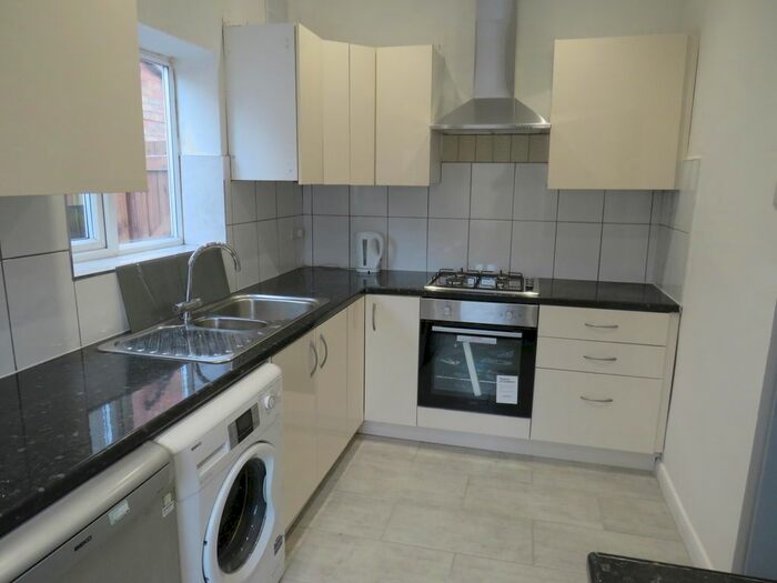 3 Bedroom Semi-Detached House To Rent In Jackson Avenue, Mickleover, Derby, DE3