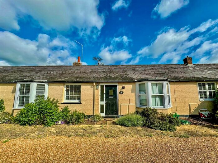 1 Bedroom Terraced House For Sale In Fanhams Hall Road, Ware, SG12