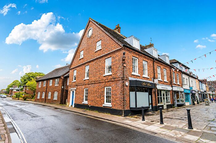 3 Bedroom Flat For Sale In Chapel Street, Chichester, PO19